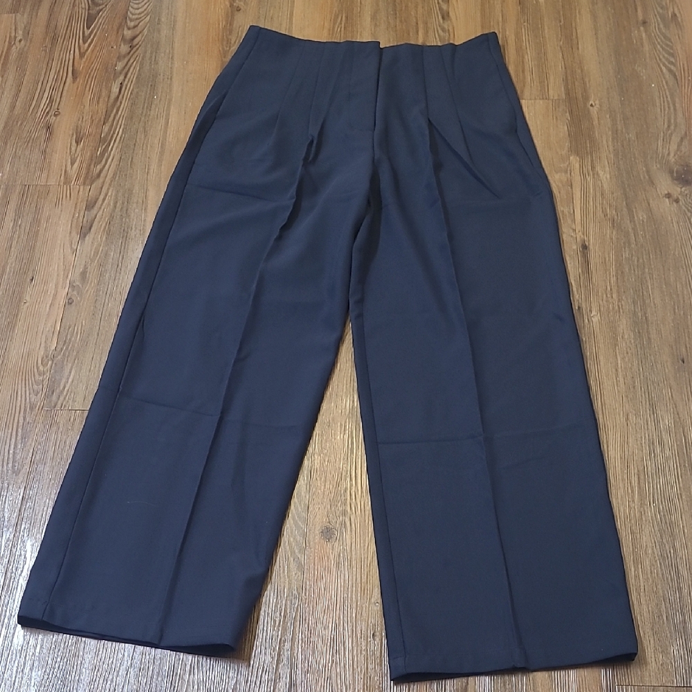 Wide Leg Pleated Dress Pants in Navy